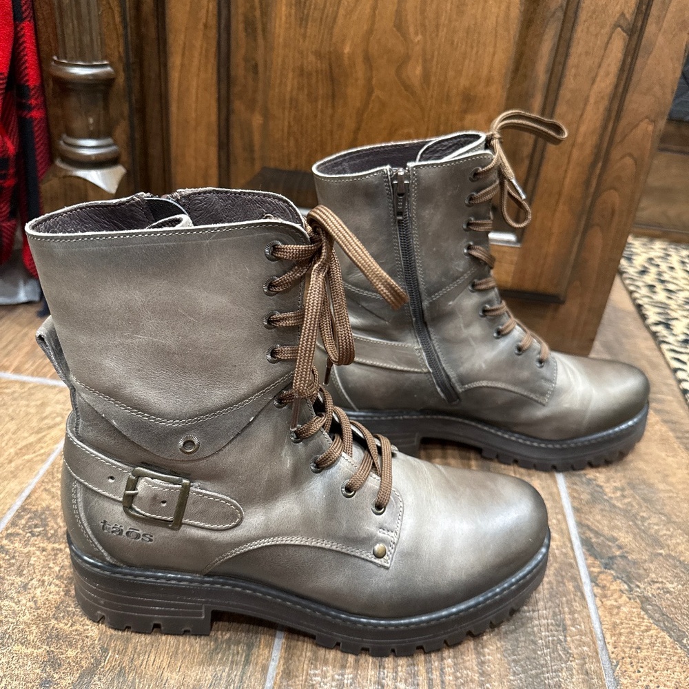Taos boots